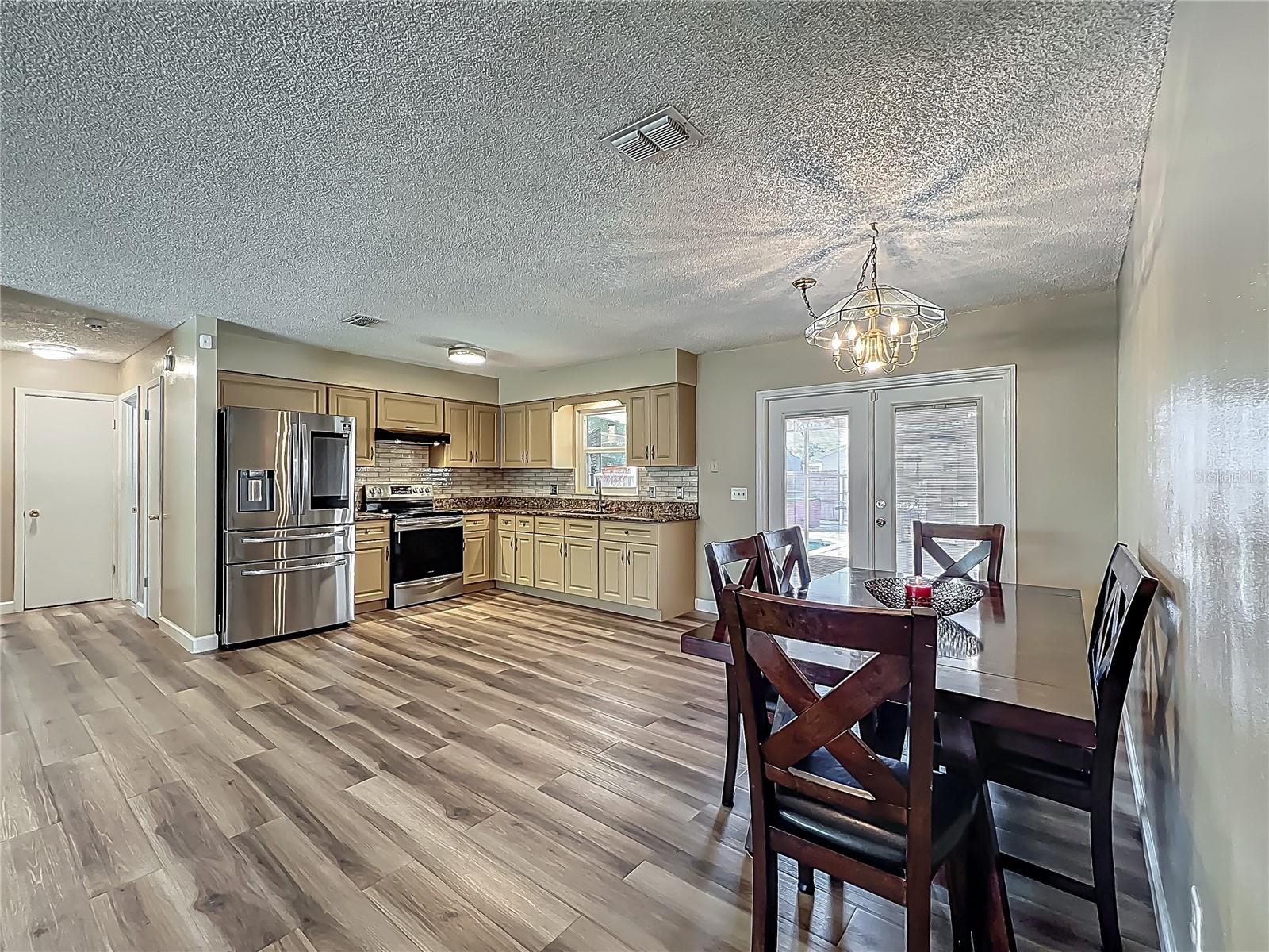 Image 14 of 72 For 898 Hendry Drive