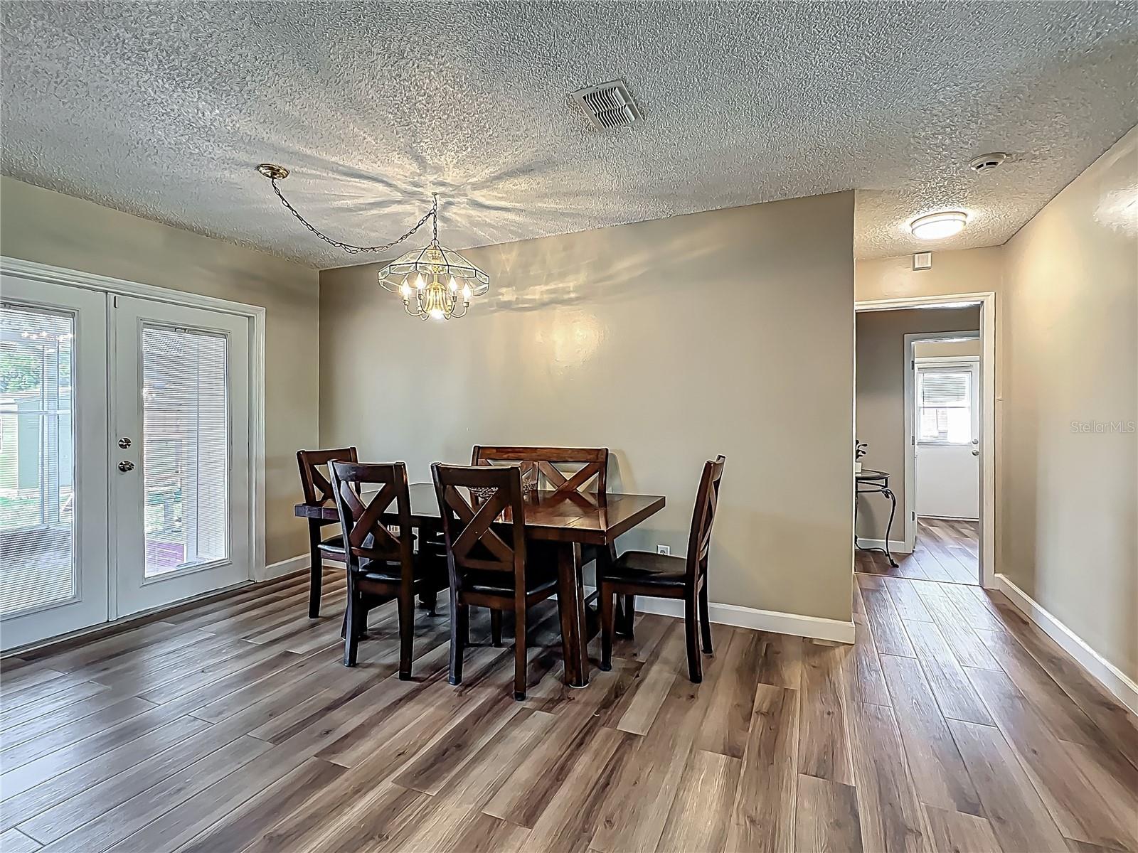 Image 15 of 72 For 898 Hendry Drive