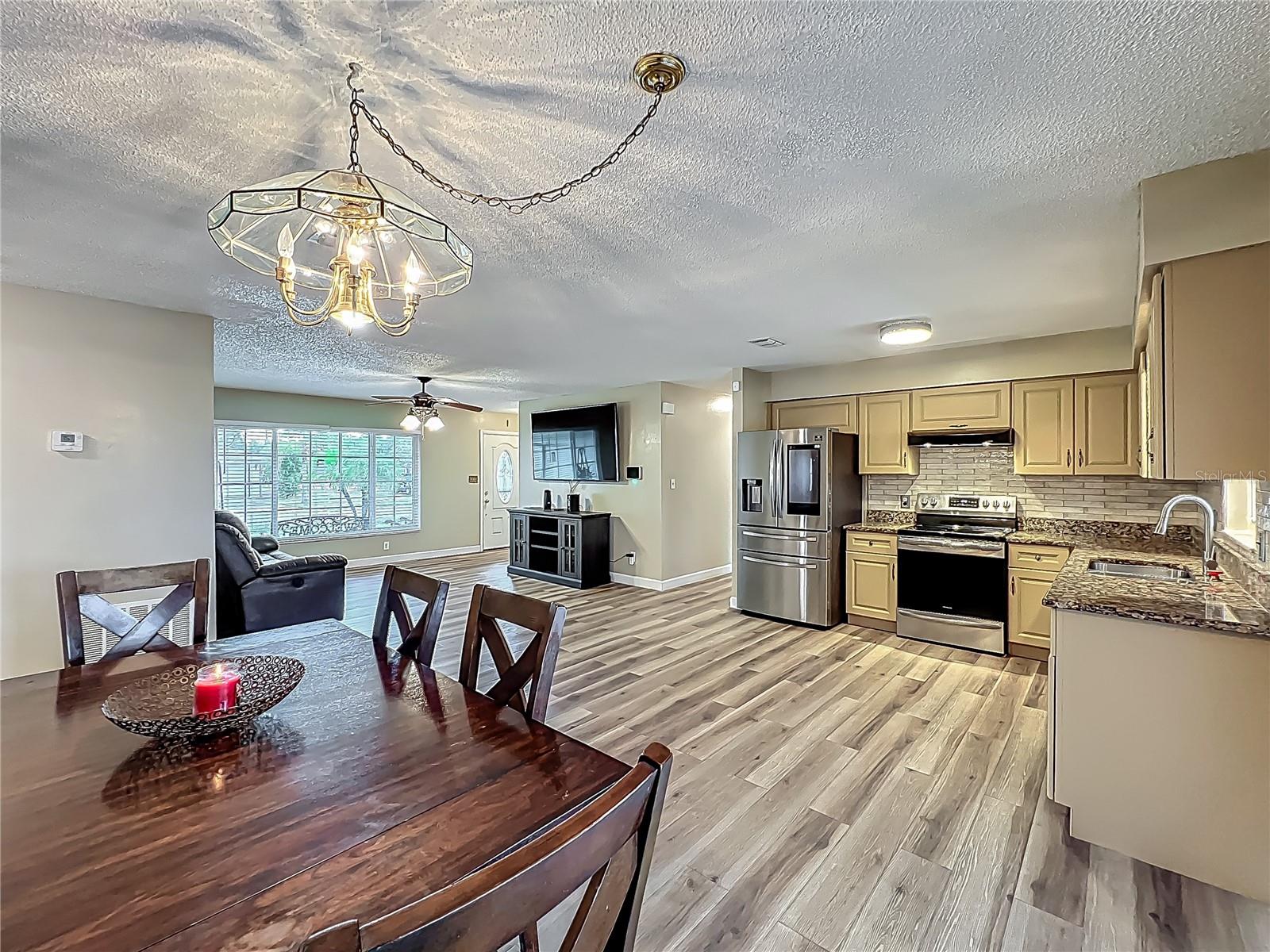 Image 16 of 72 For 898 Hendry Drive