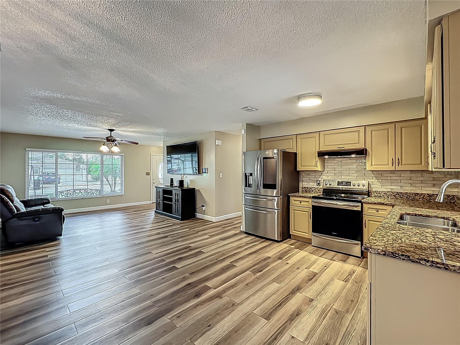 Image 17 of 72 For 898 Hendry Drive