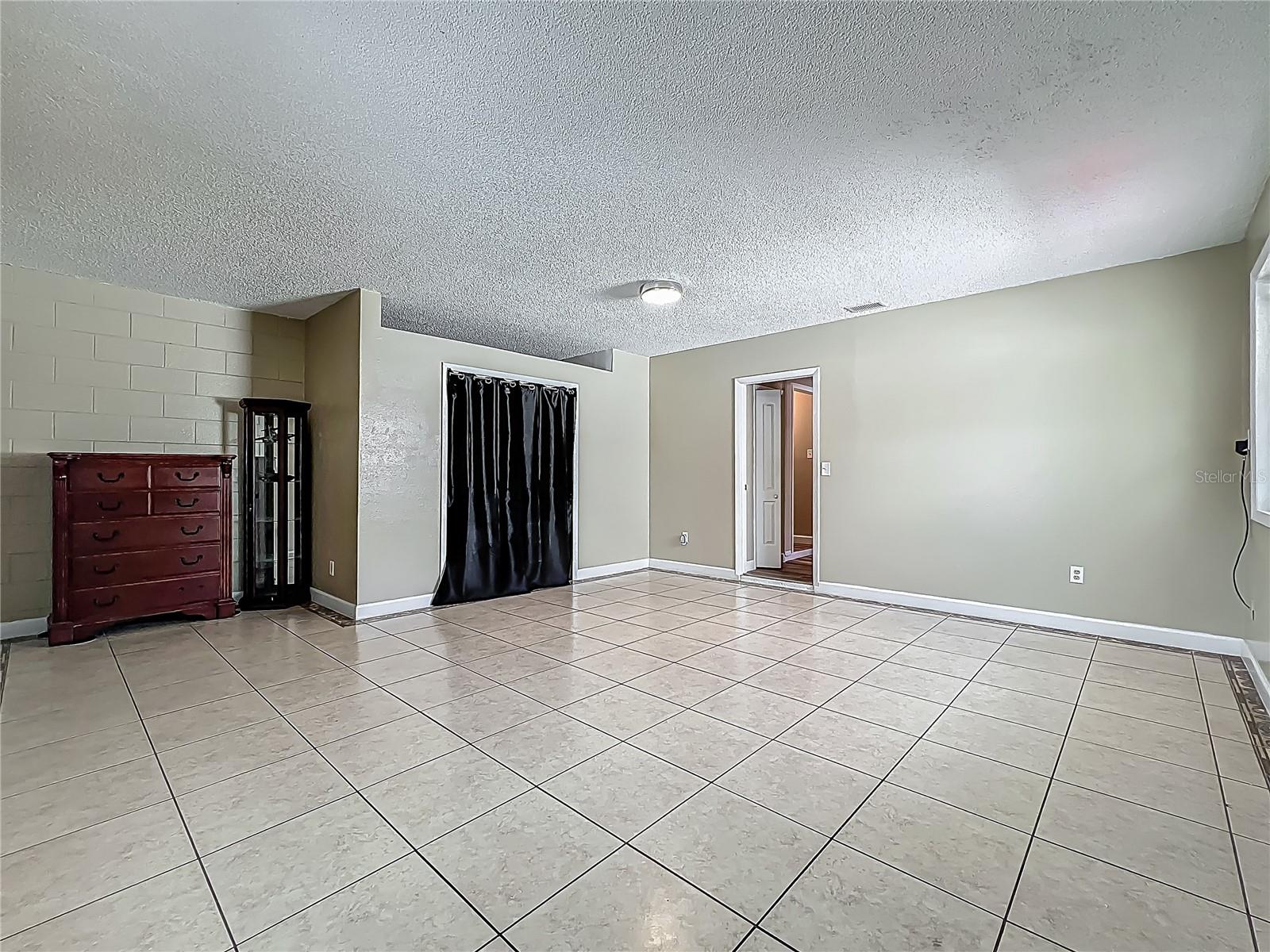 Image 27 of 72 For 898 Hendry Drive