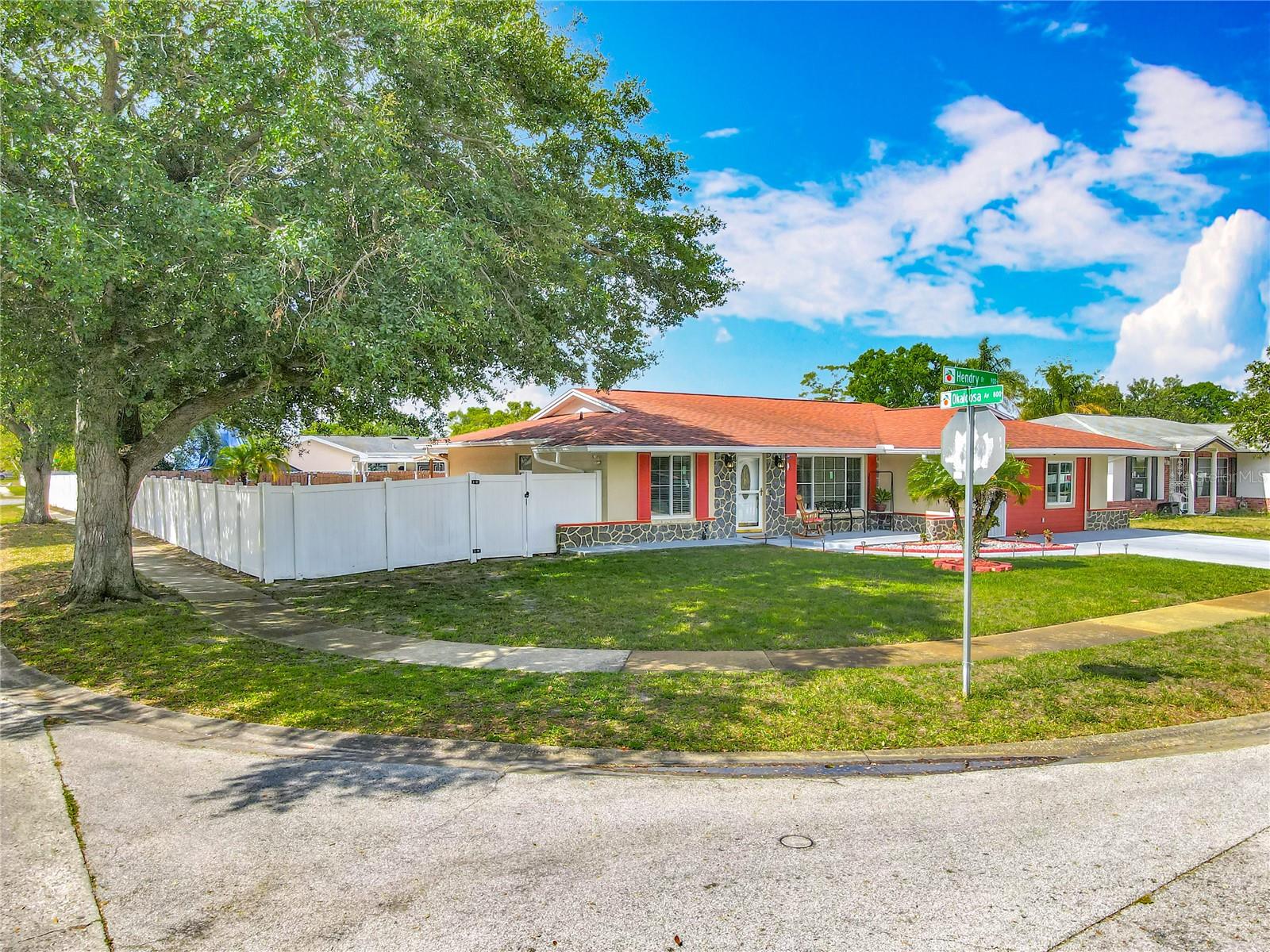 Image 3 of 72 For 898 Hendry Drive