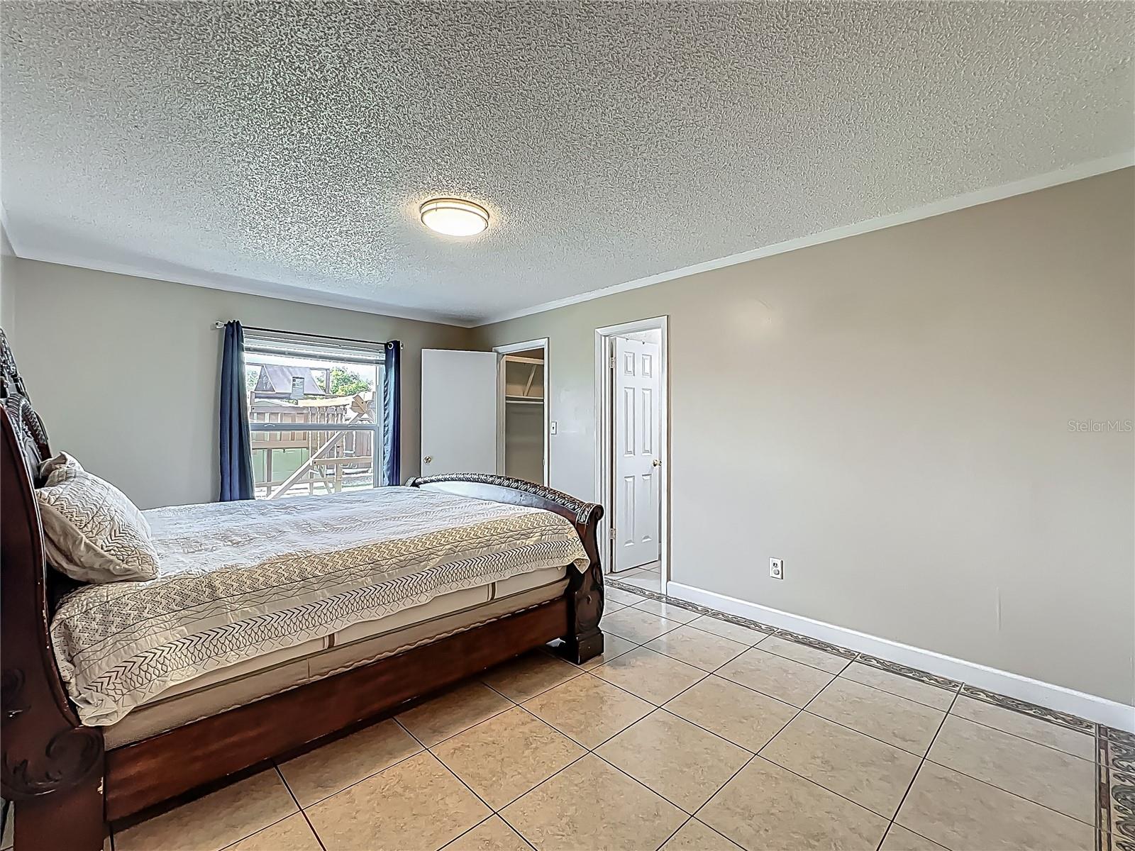 Image 31 of 72 For 898 Hendry Drive