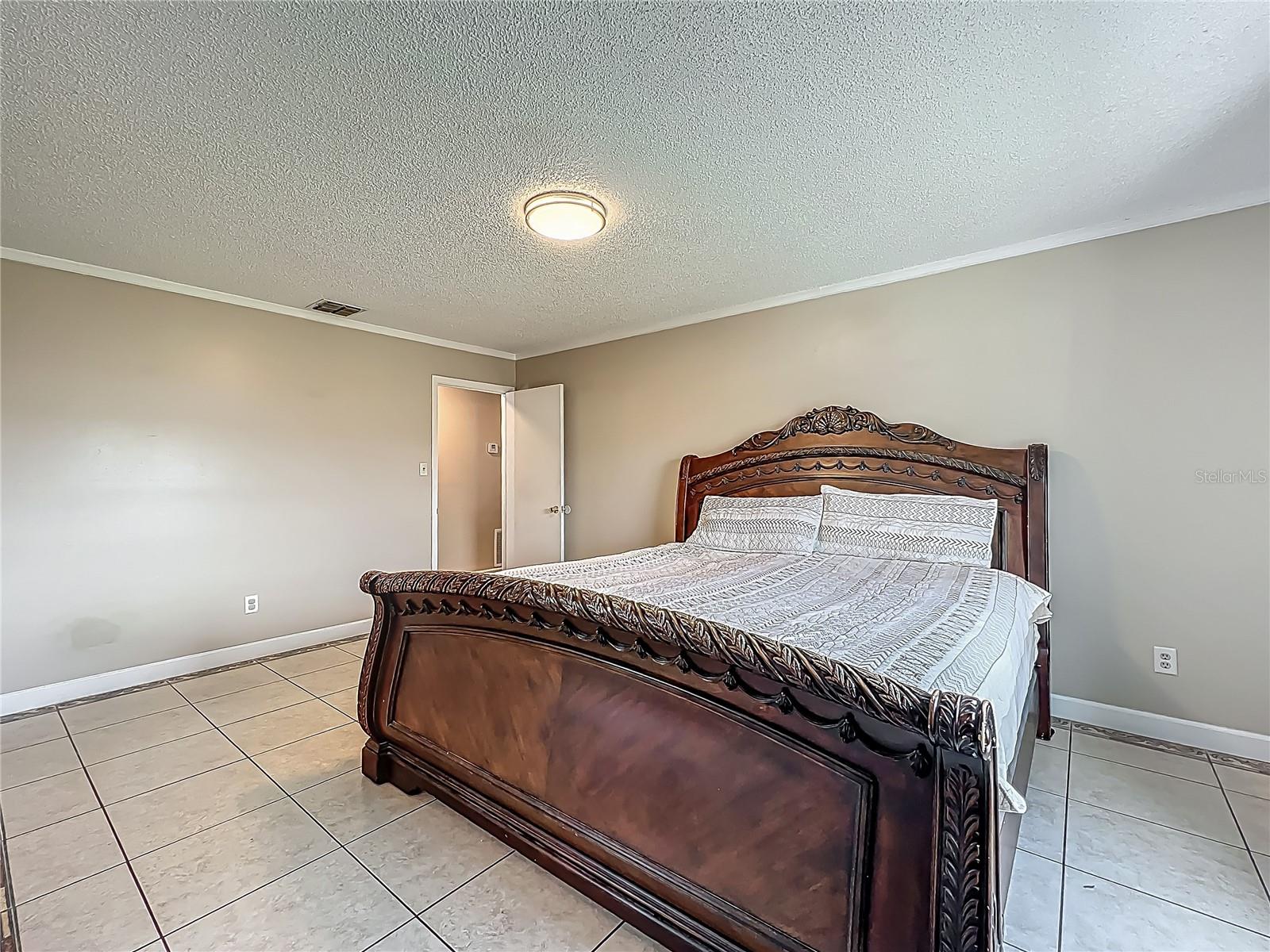 Image 32 of 72 For 898 Hendry Drive