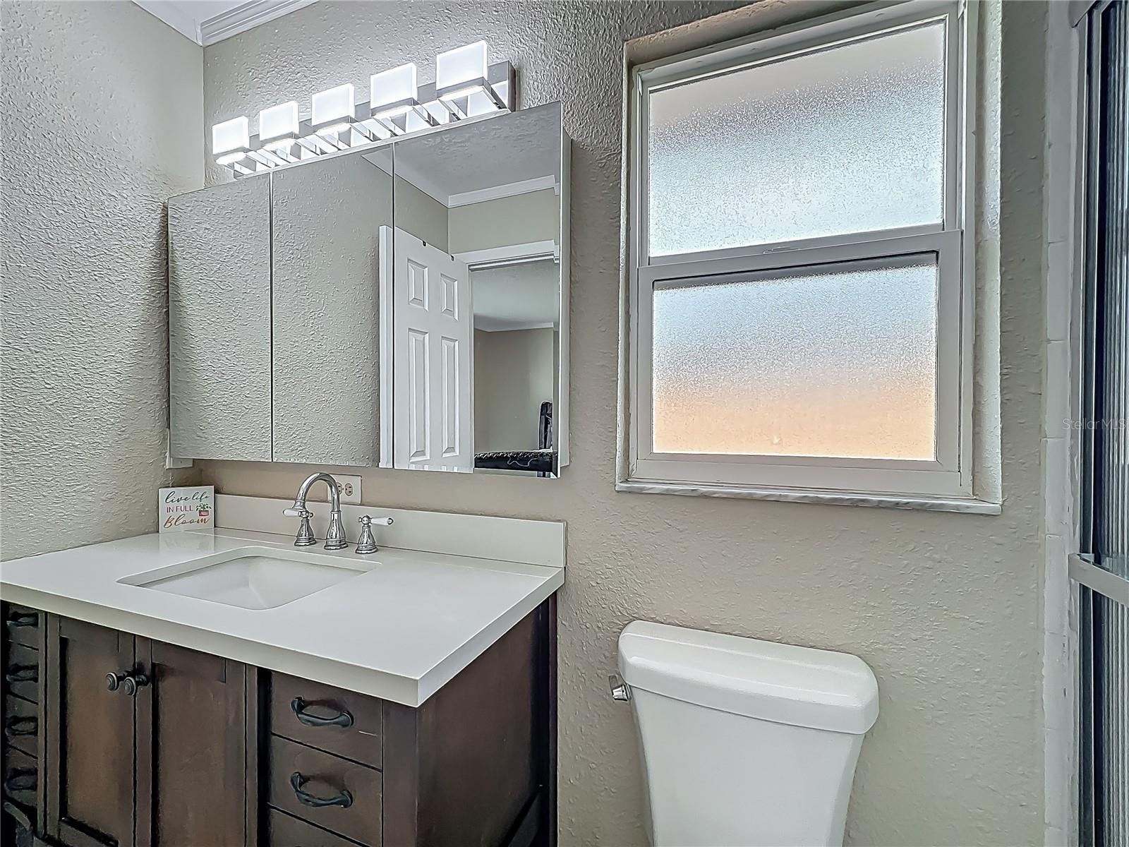 Image 36 of 72 For 898 Hendry Drive