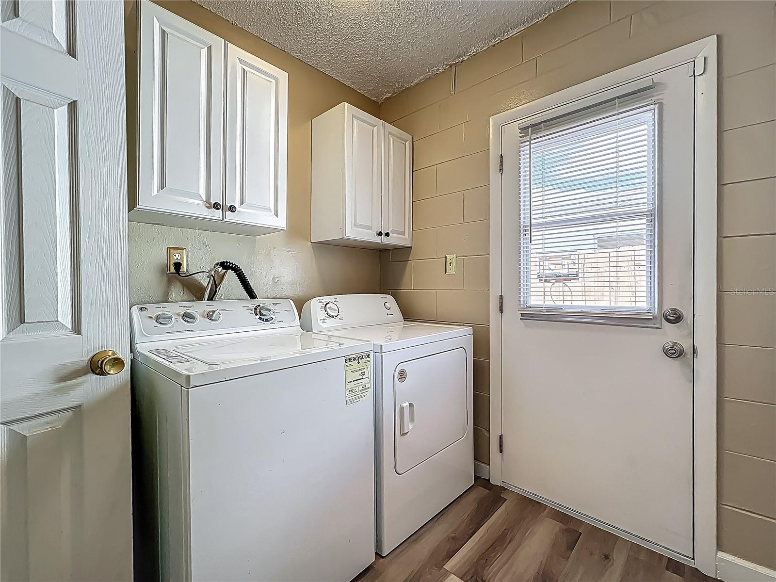 Image 39 of 72 For 898 Hendry Drive