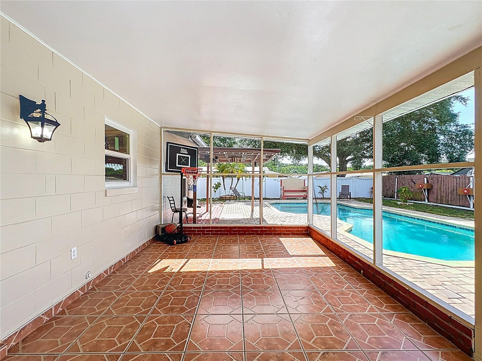 Image 42 of 72 For 898 Hendry Drive