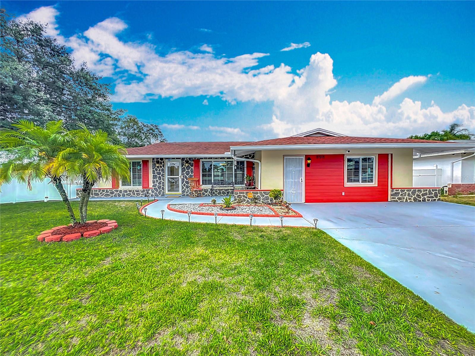 Image 5 of 72 For 898 Hendry Drive