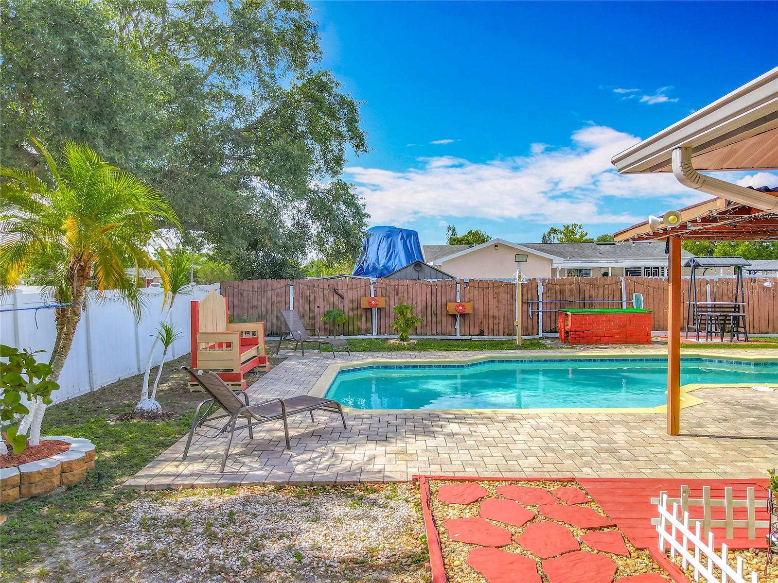 Image 65 of 72 For 898 Hendry Drive