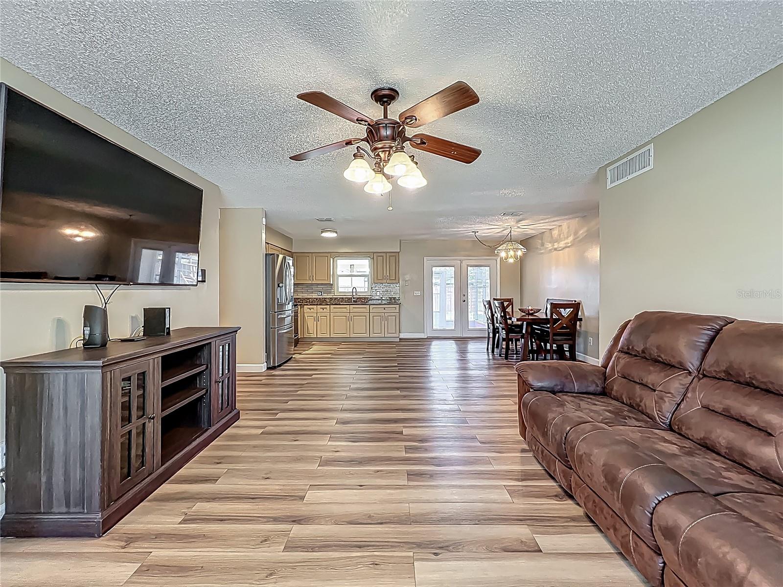 Image 7 of 72 For 898 Hendry Drive