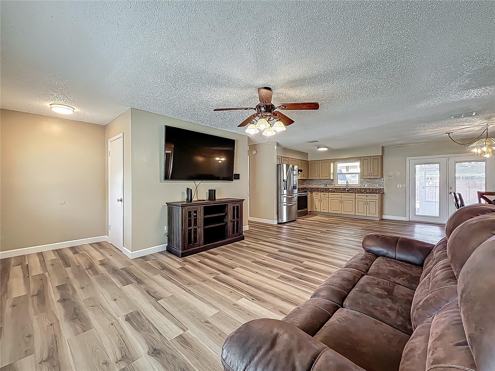 Image 8 of 72 For 898 Hendry Drive