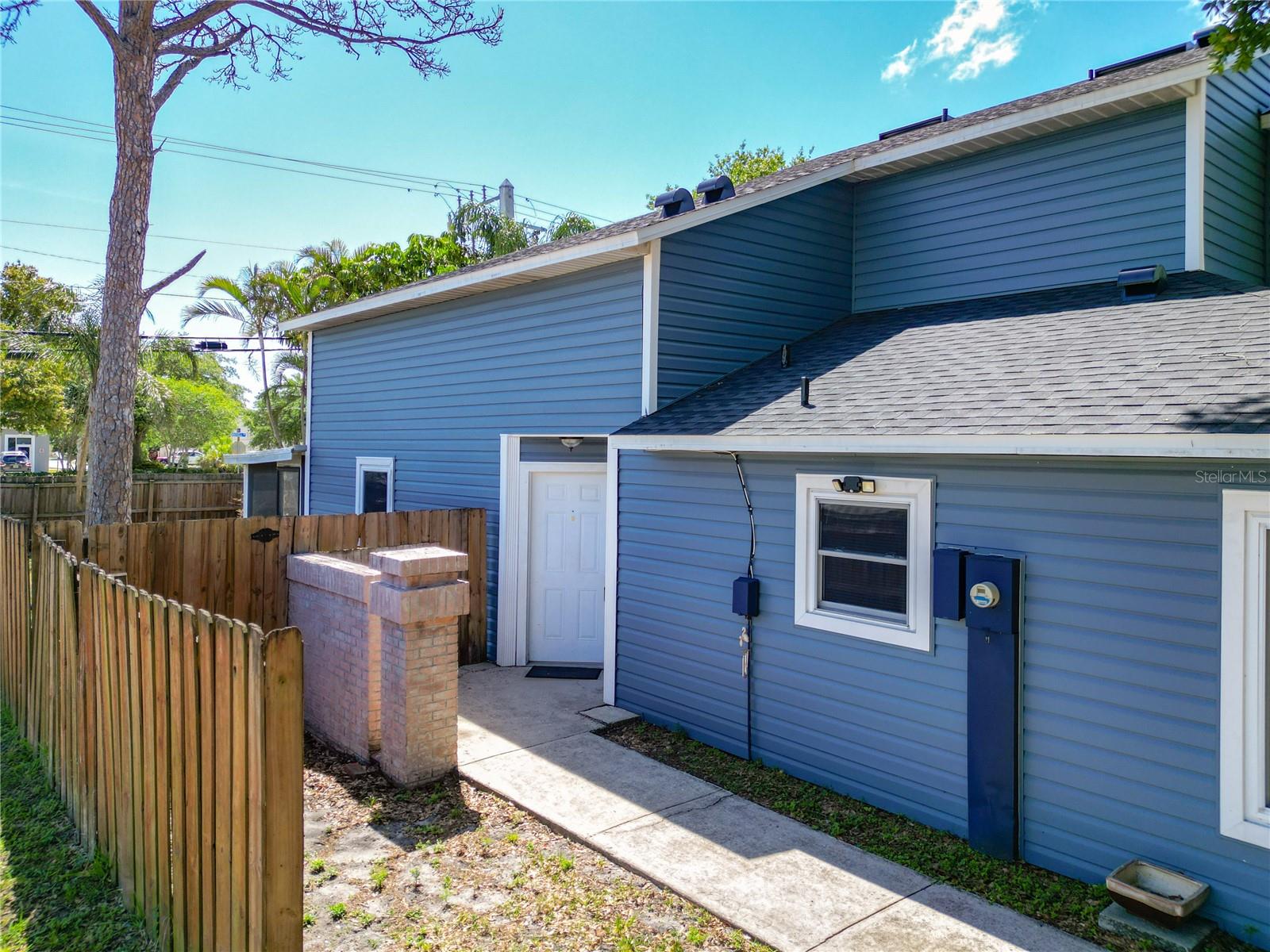 Image 10 of 63 For 702 White Pine Avenue