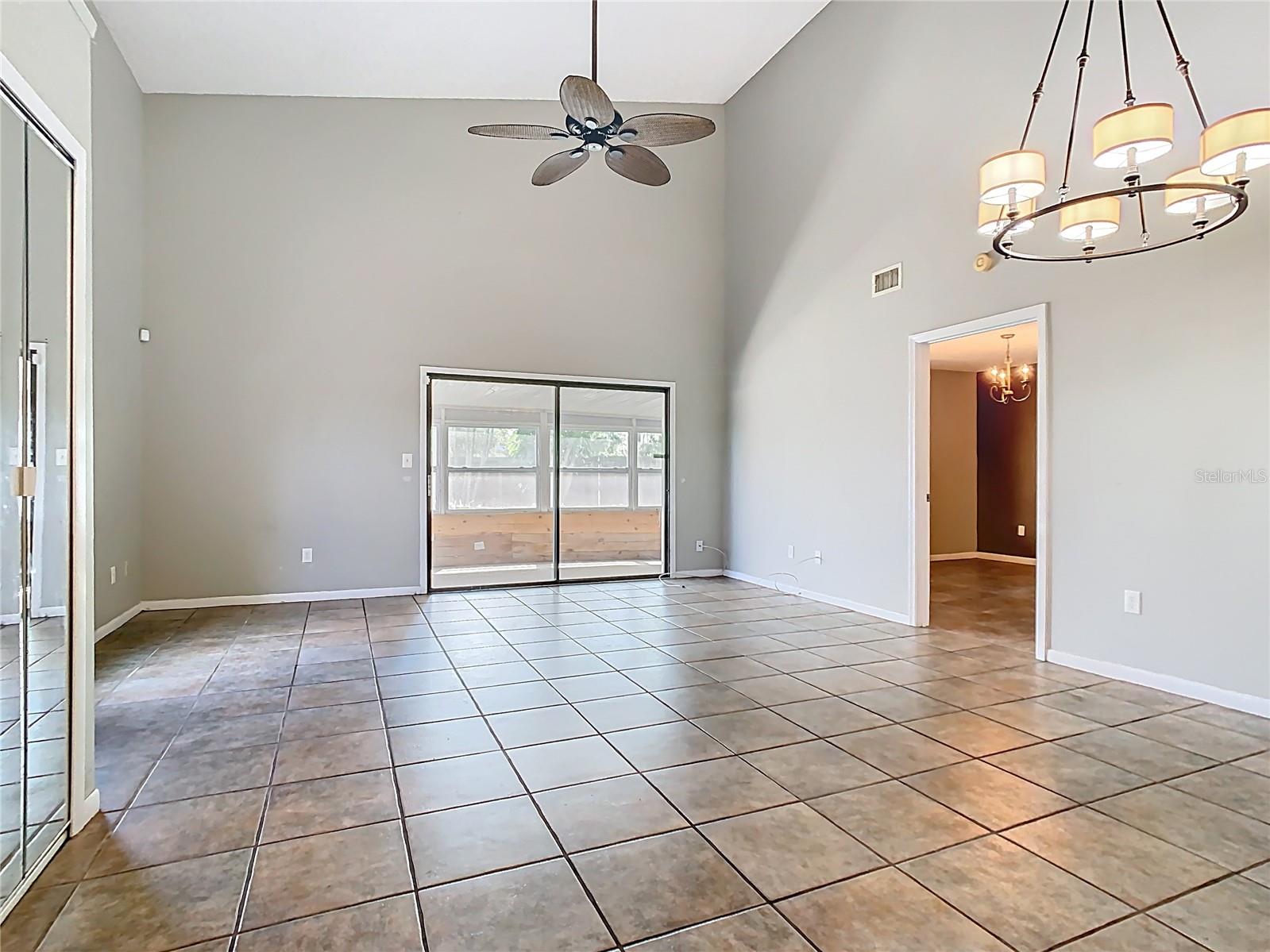 Image 15 of 63 For 702 White Pine Avenue