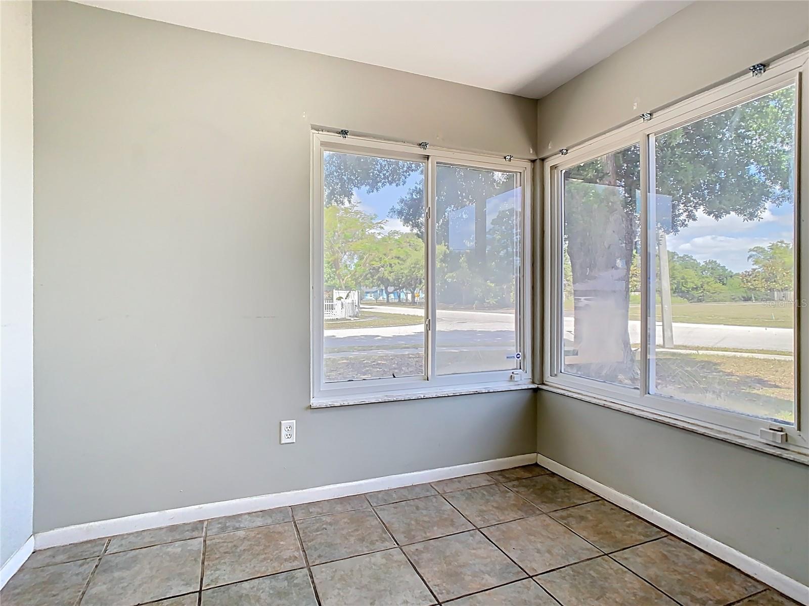 Image 26 of 63 For 702 White Pine Avenue