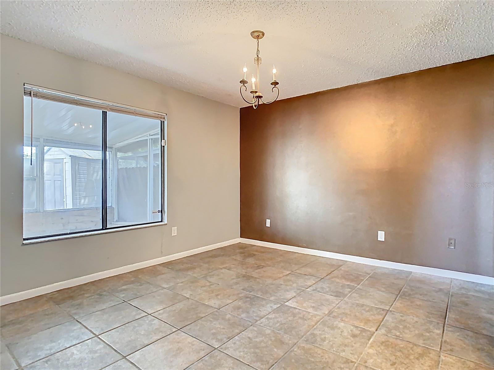 Image 29 of 63 For 702 White Pine Avenue