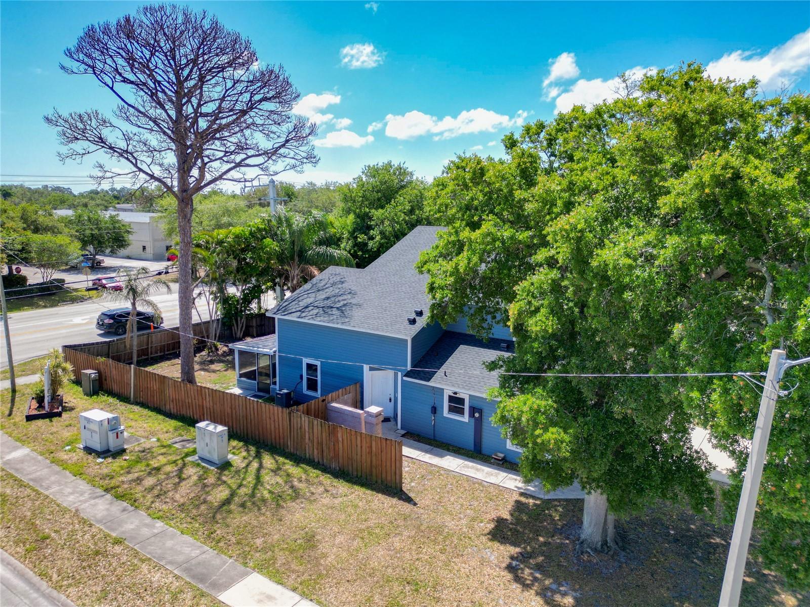 Image 5 of 63 For 702 White Pine Avenue