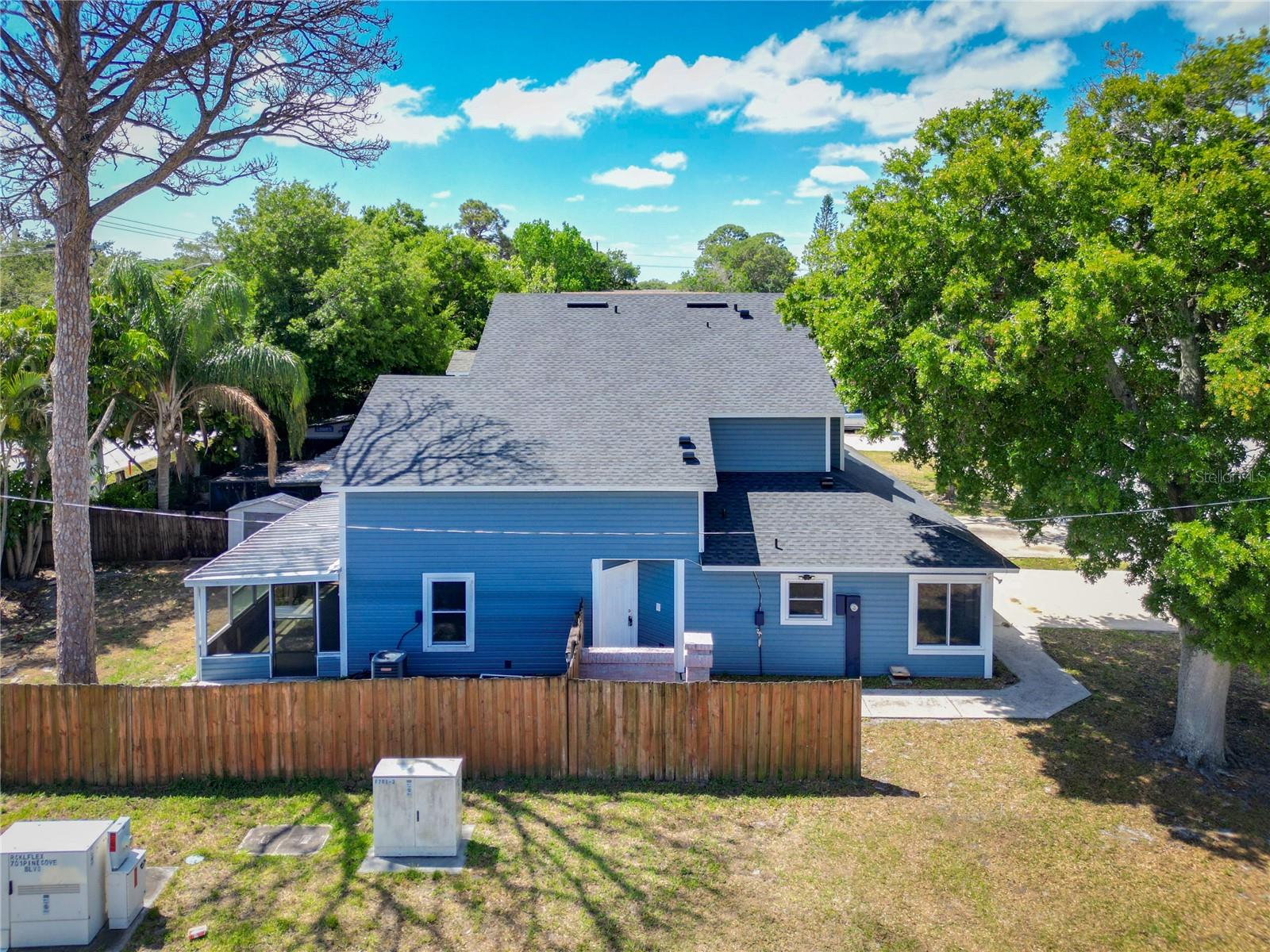 Image 6 of 63 For 702 White Pine Avenue