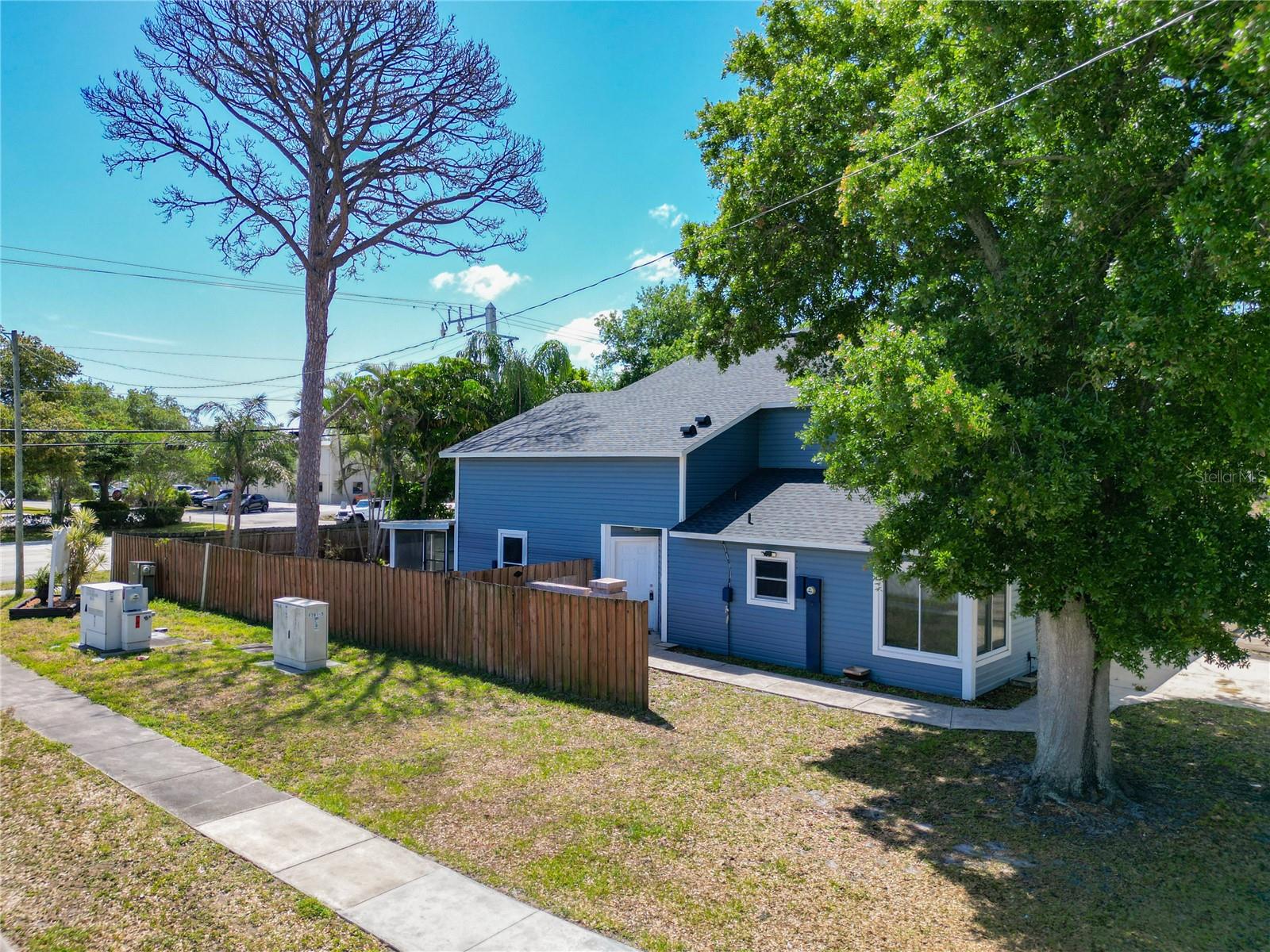Image 8 of 63 For 702 White Pine Avenue