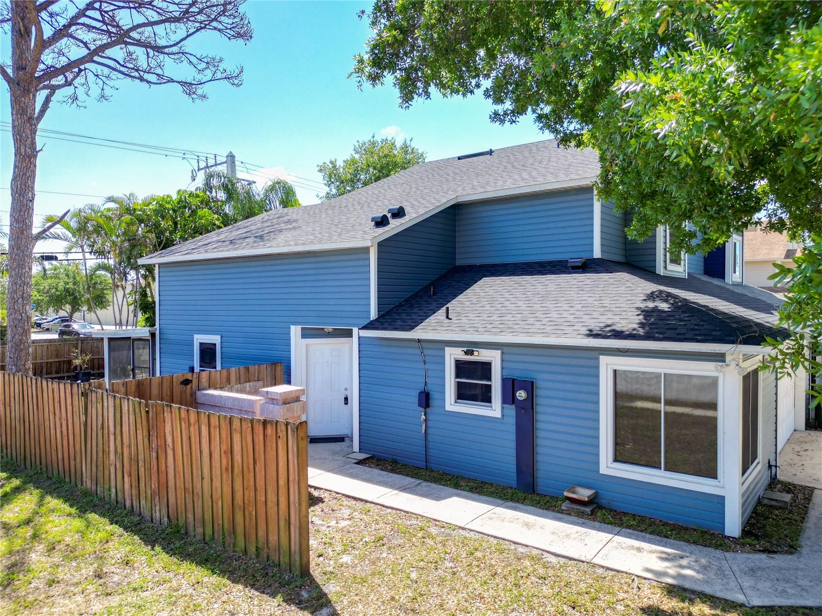 Image 9 of 63 For 702 White Pine Avenue