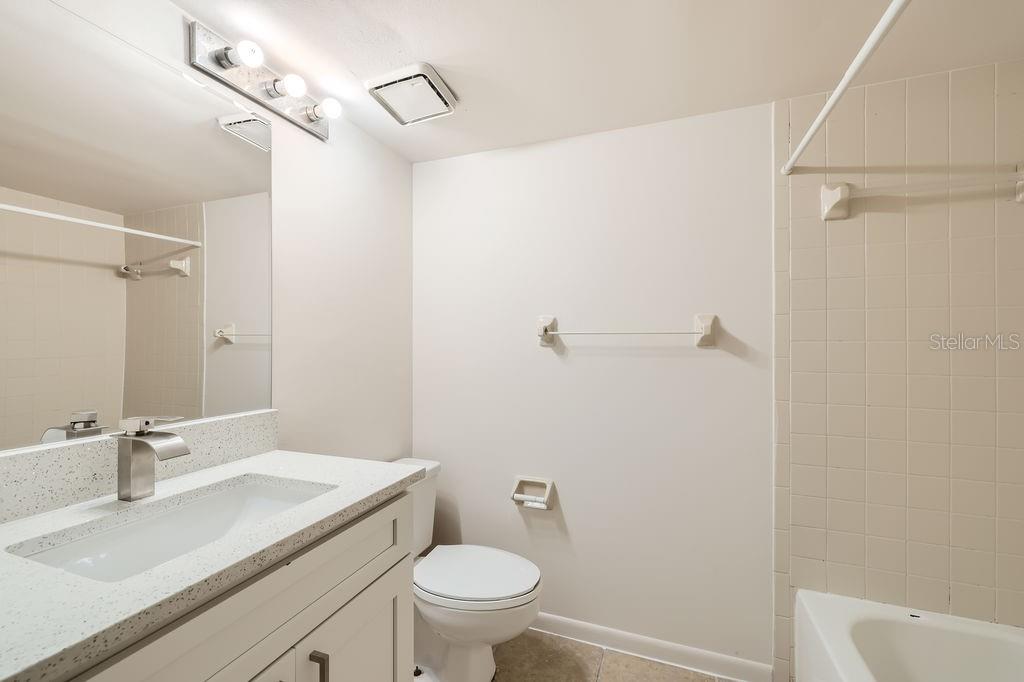 Image 10 of 11 For 5321 Vineland Road