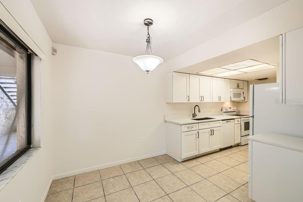 Image 4 of 11 For 5321 Vineland Road