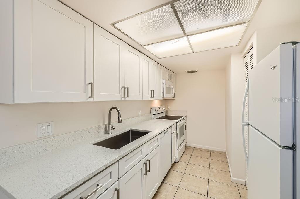 Image 5 of 11 For 5321 Vineland Road