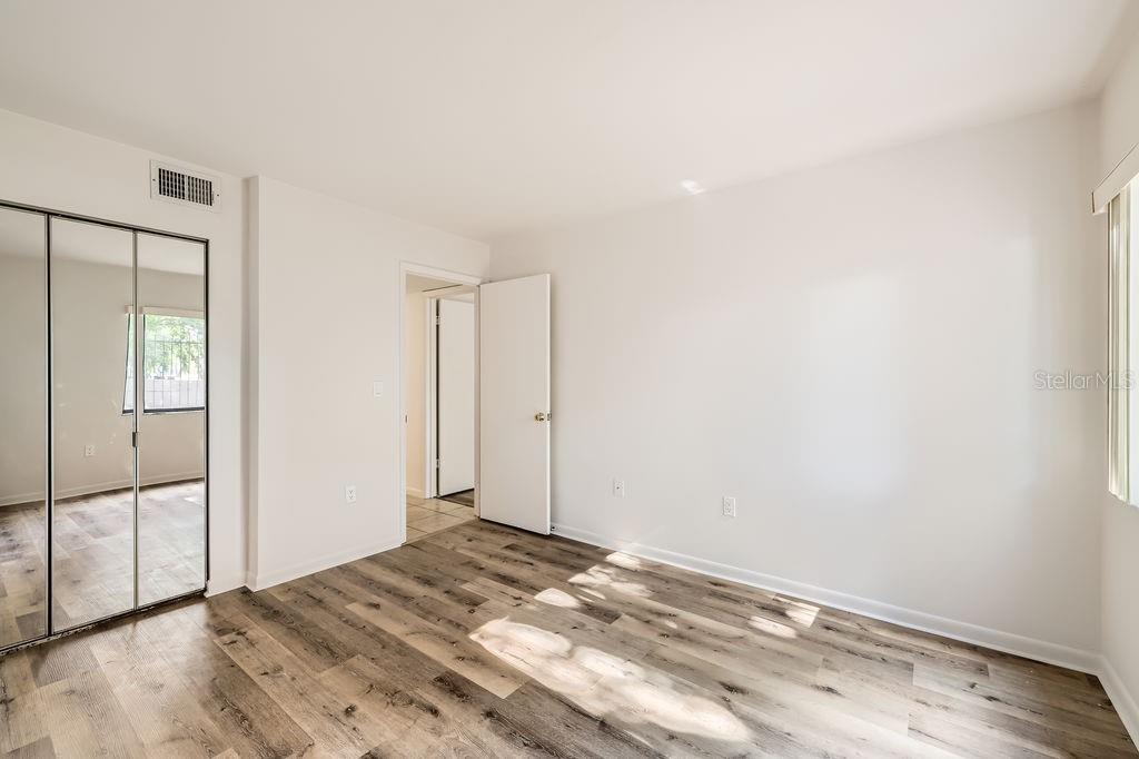 Image 9 of 11 For 5321 Vineland Road