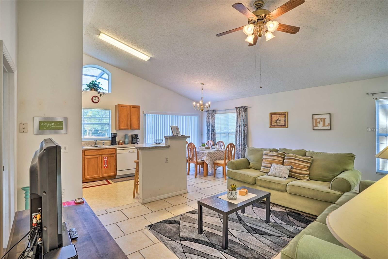 Image 4 of 14 For 2660 Hemingway Avenue