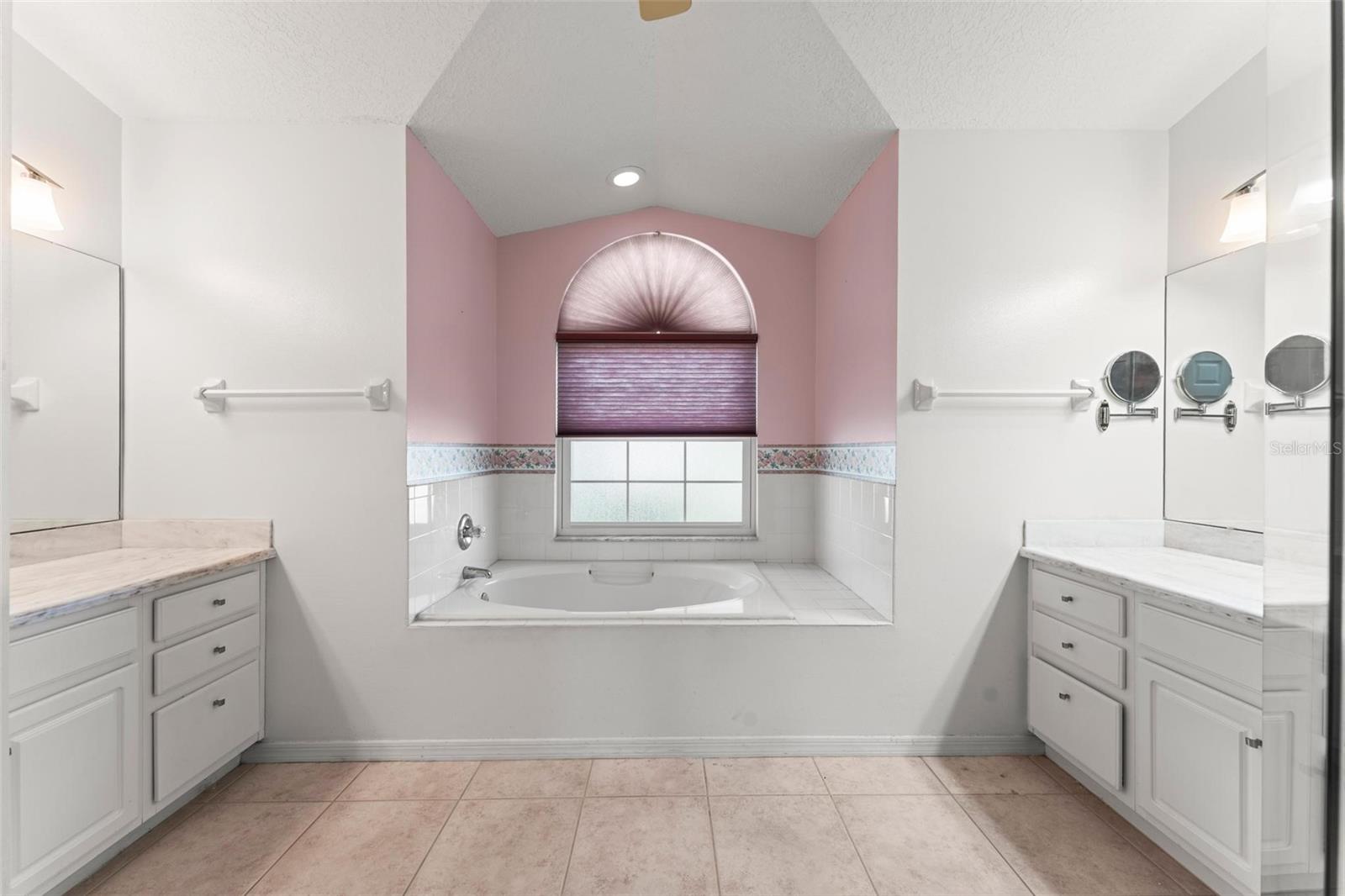 Image 9 of 16 For 25316 Crestwater Drive