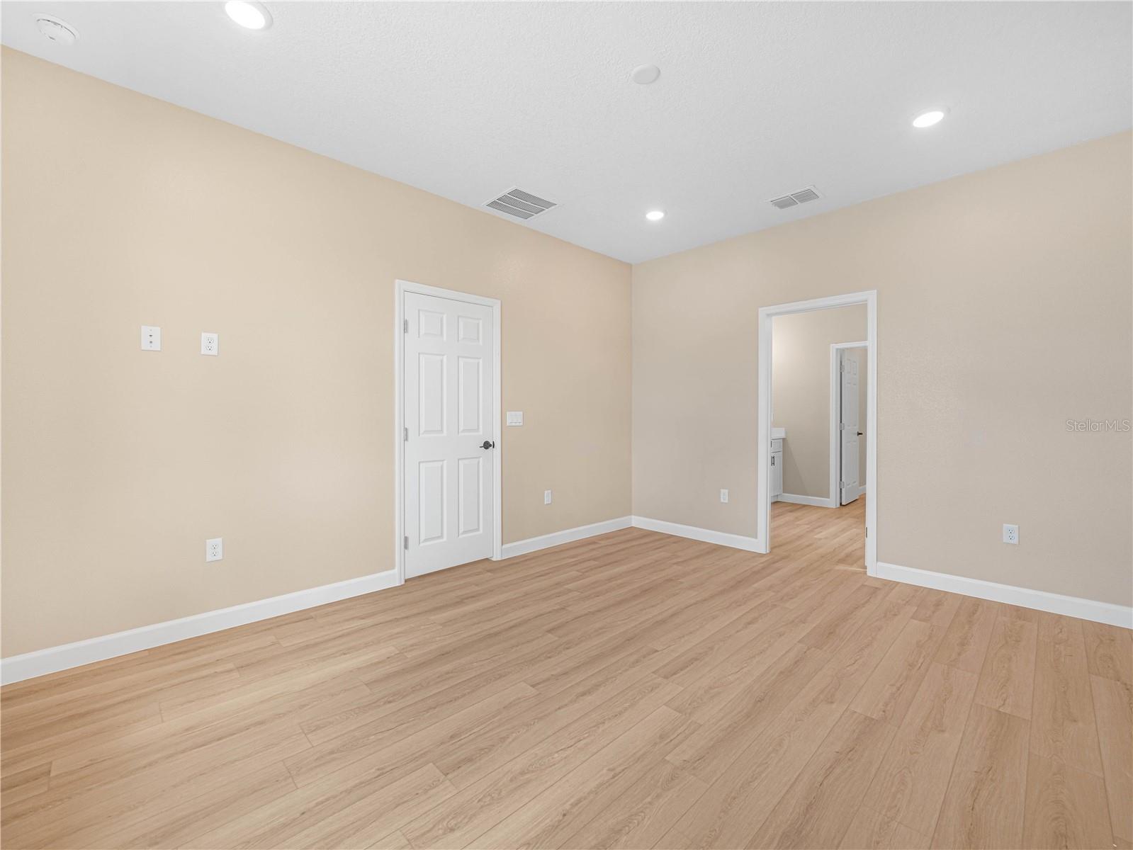 Image 7 of 34 For 7833 Granada Road