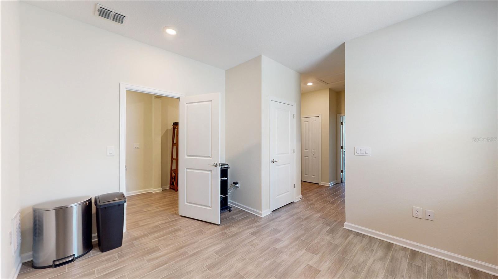 Image 15 of 25 For 4191 Holstein Street