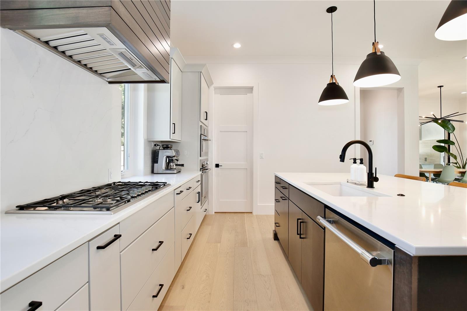 Image 12 of 65 For 833 Dartmouth Street