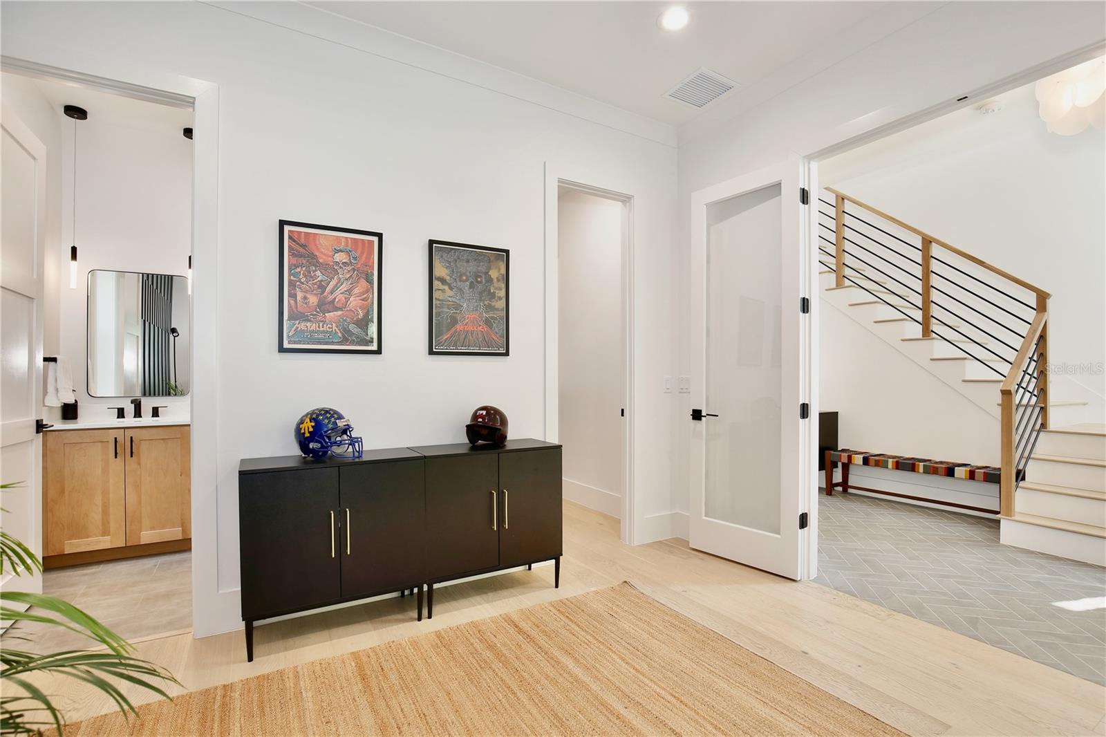 Image 22 of 65 For 833 Dartmouth Street
