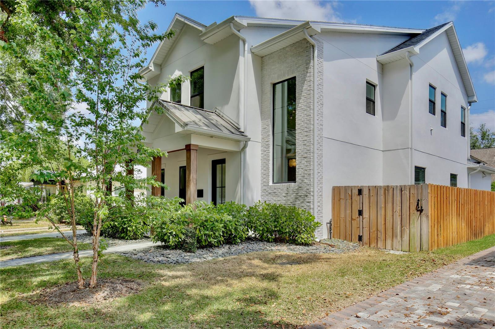 Image 4 of 65 For 833 Dartmouth Street