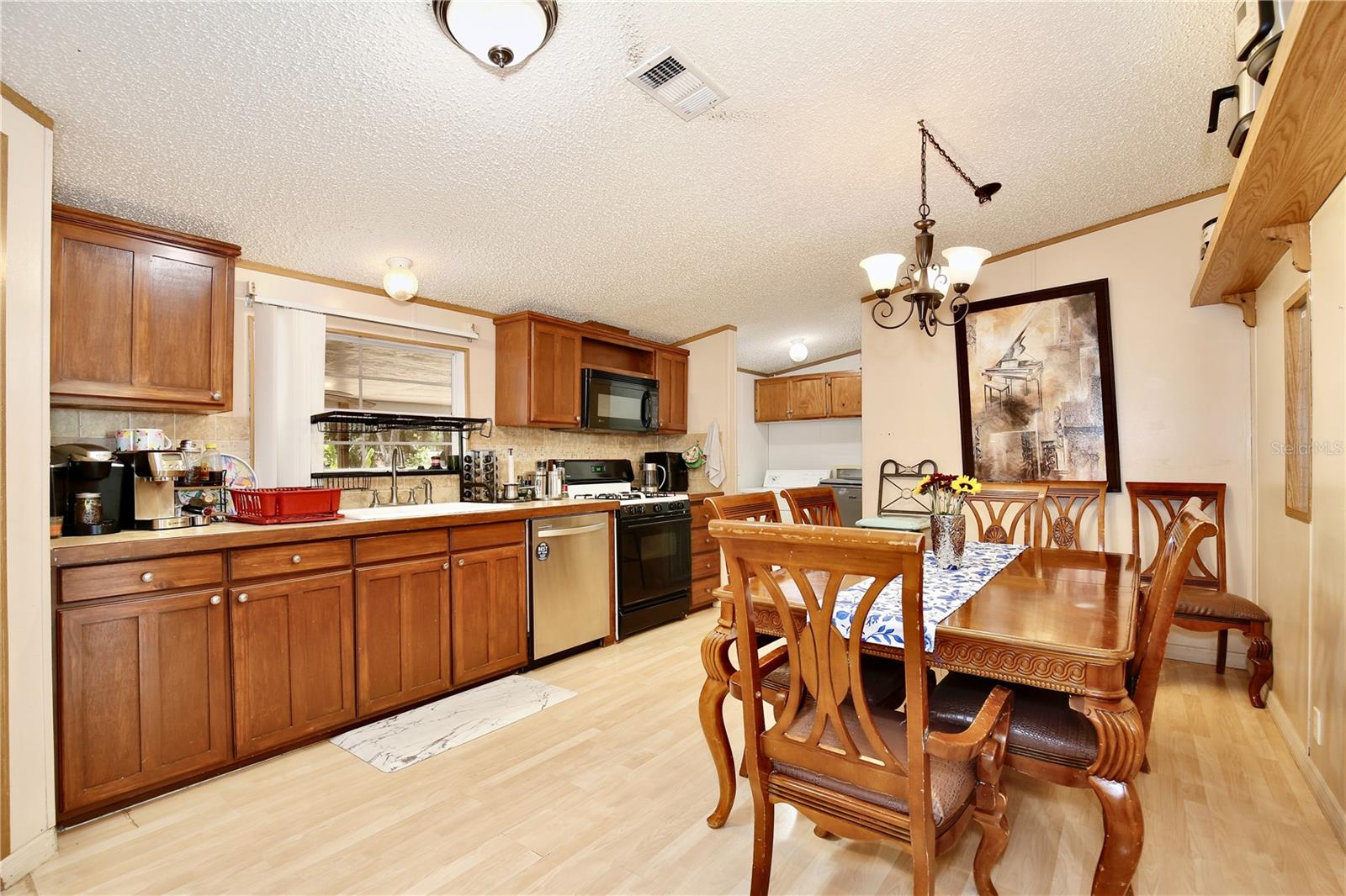 Image 12 of 51 For 18240 Lynbrook Road