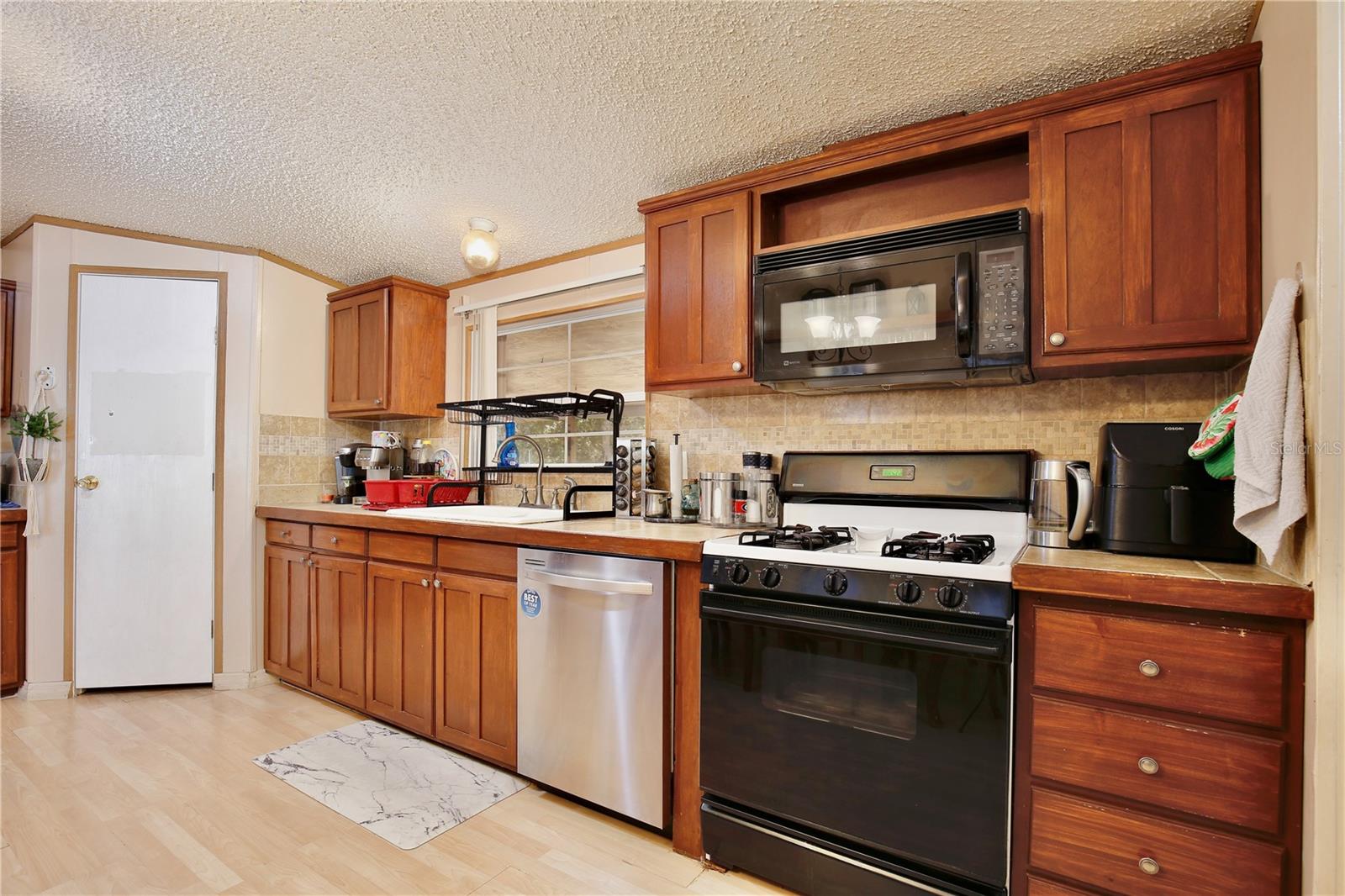 Image 14 of 51 For 18240 Lynbrook Road