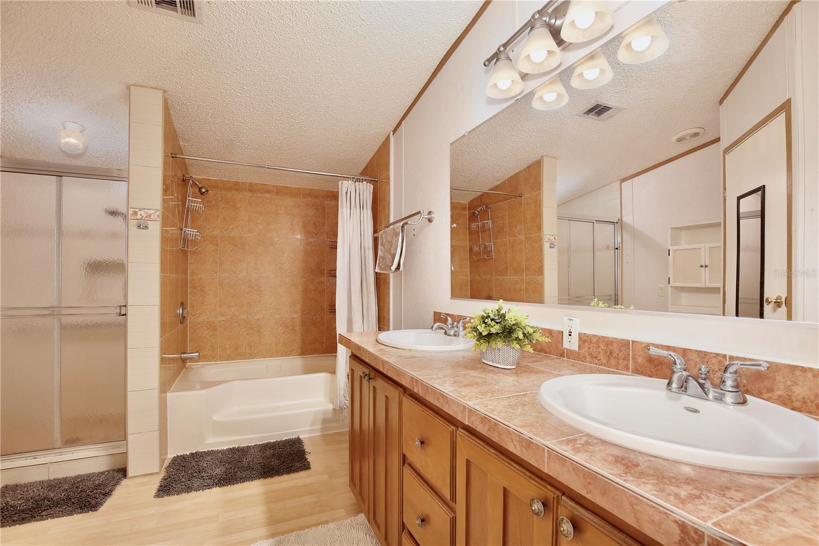 Image 16 of 51 For 18240 Lynbrook Road