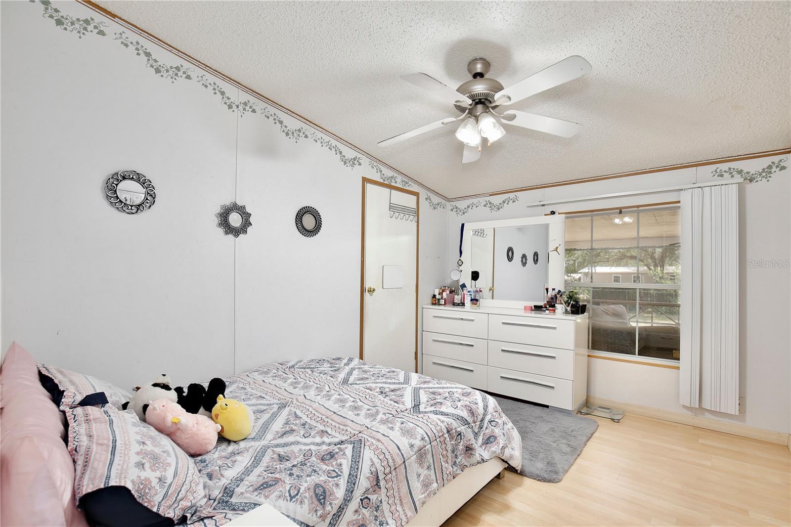 Image 18 of 51 For 18240 Lynbrook Road