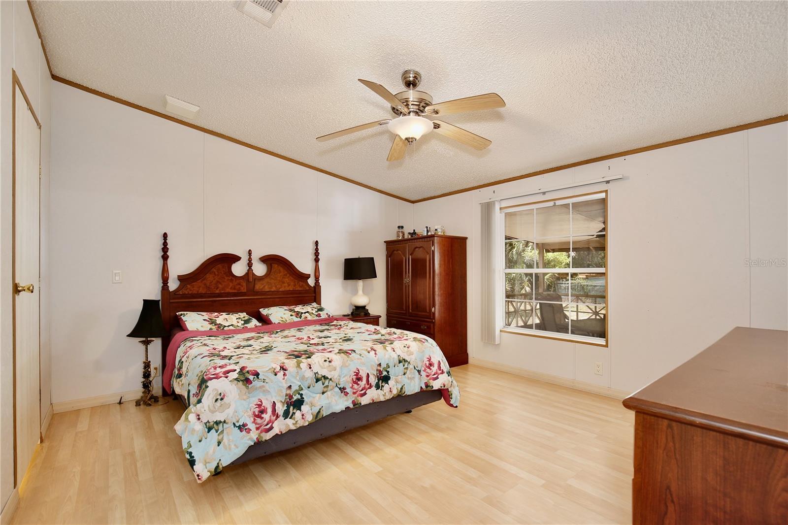 Image 22 of 51 For 18240 Lynbrook Road