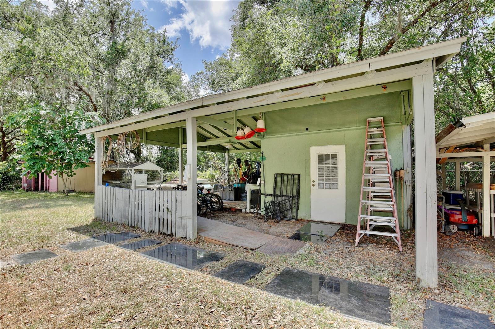 Image 33 of 51 For 18240 Lynbrook Road