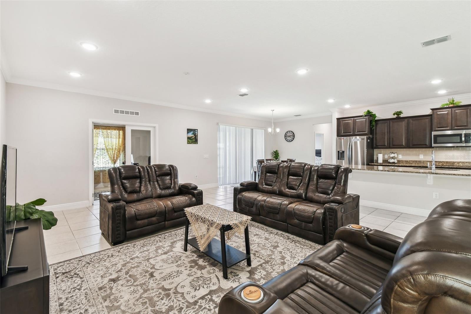 Image 33 of 82 For 1816 Forest Glen Drive