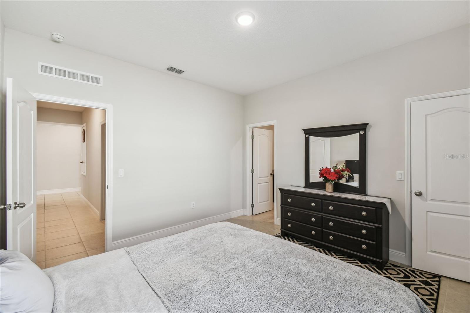 Image 34 of 82 For 1816 Forest Glen Drive