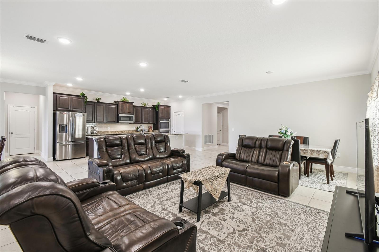 Image 35 of 82 For 1816 Forest Glen Drive