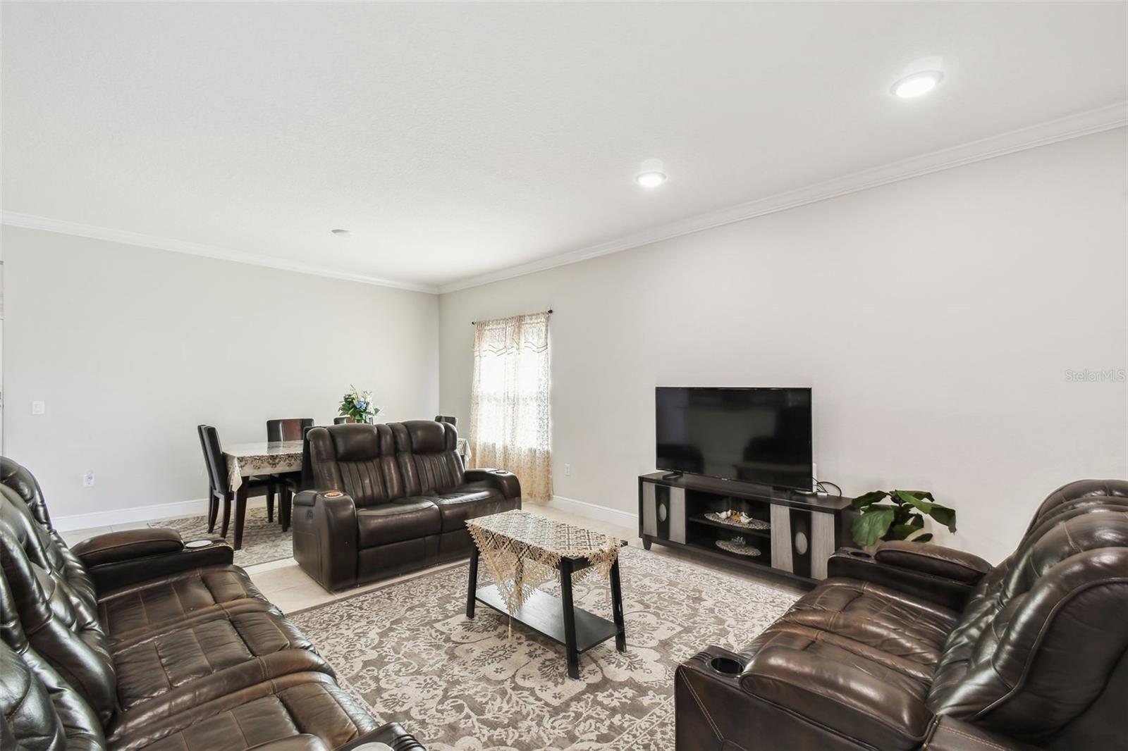 Image 37 of 82 For 1816 Forest Glen Drive