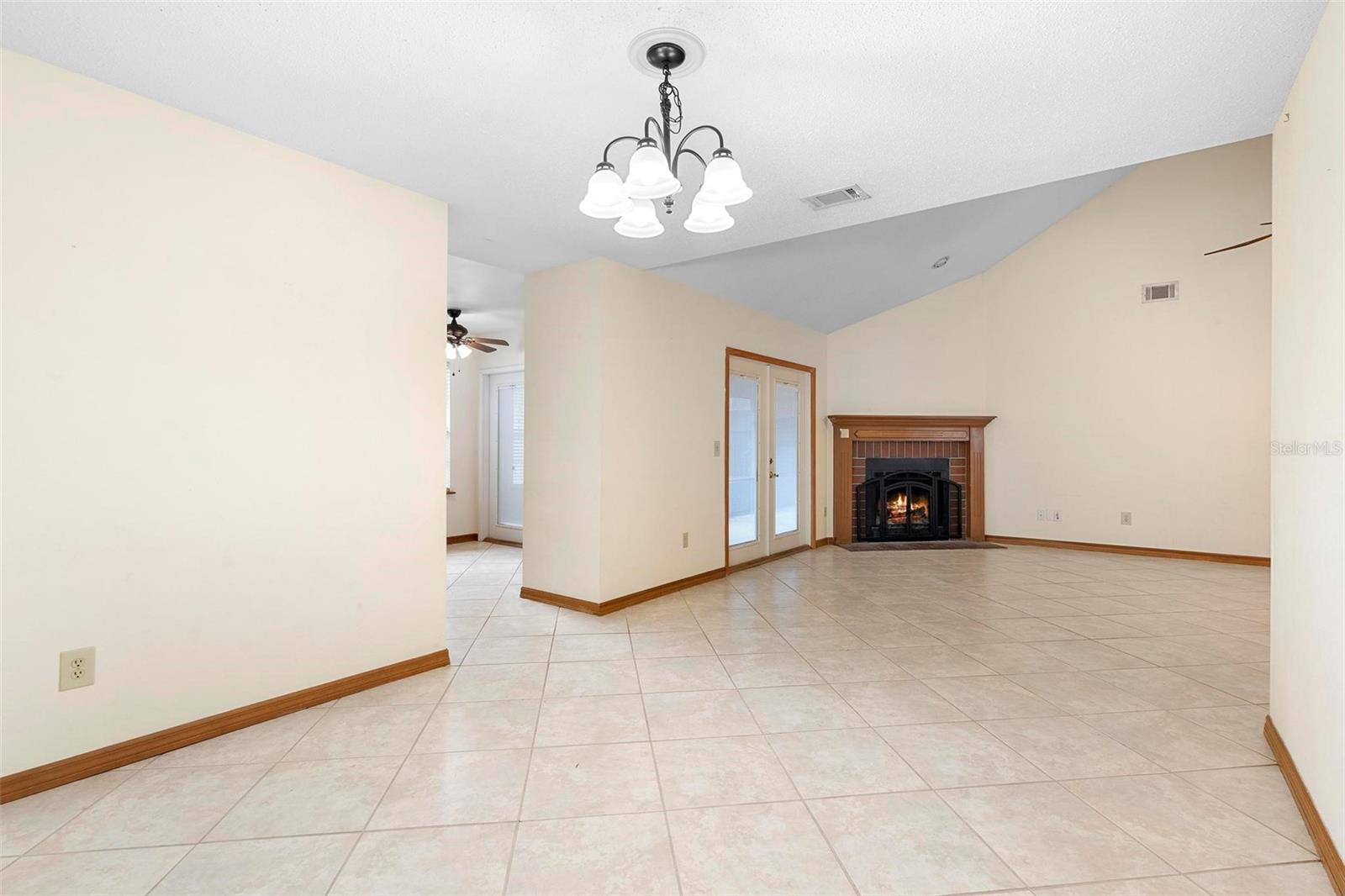 Image 18 of 43 For 1003 Chesterfield Circle
