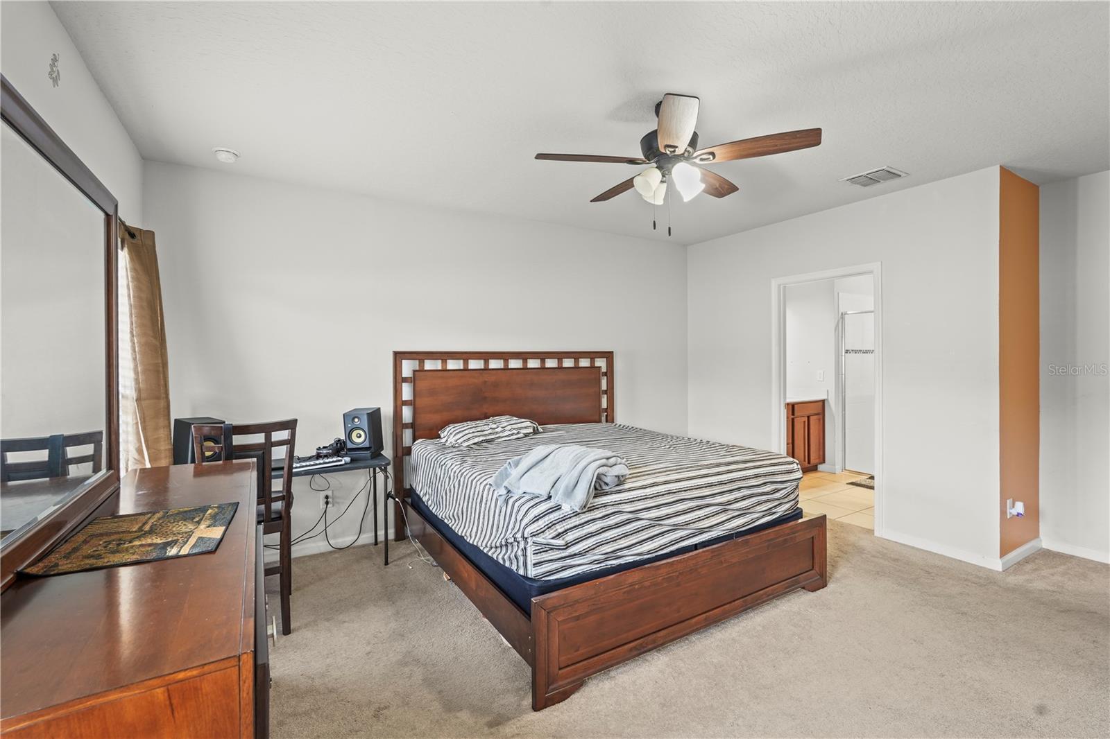 Image 16 of 41 For 714 Golden Elm Drive