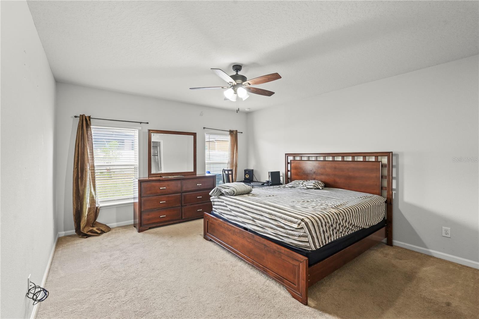 Image 17 of 41 For 714 Golden Elm Drive