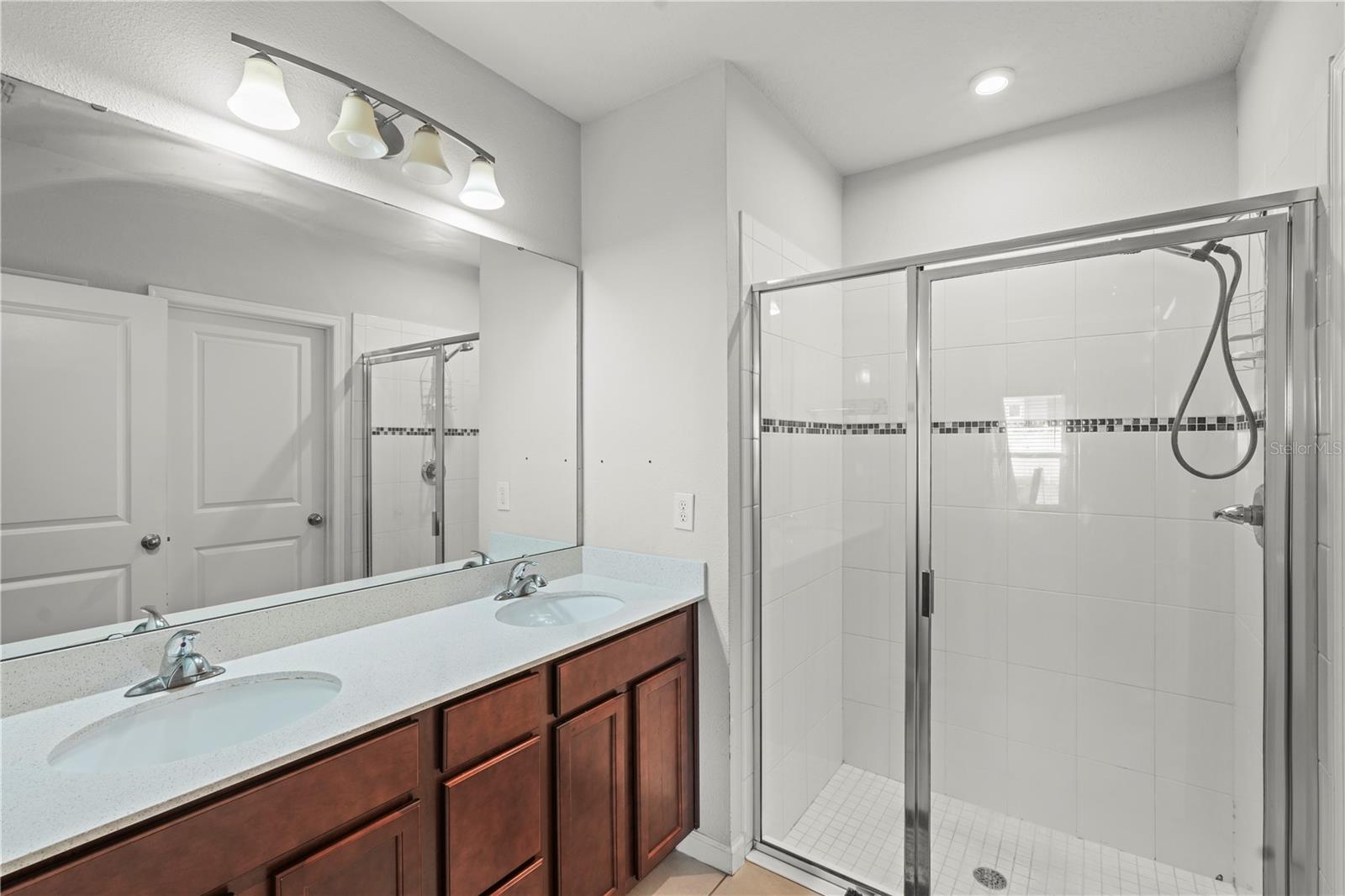 Image 18 of 41 For 714 Golden Elm Drive
