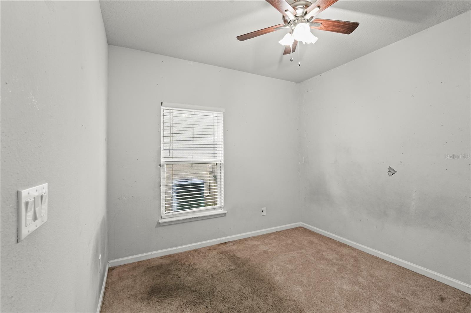 Image 24 of 41 For 714 Golden Elm Drive