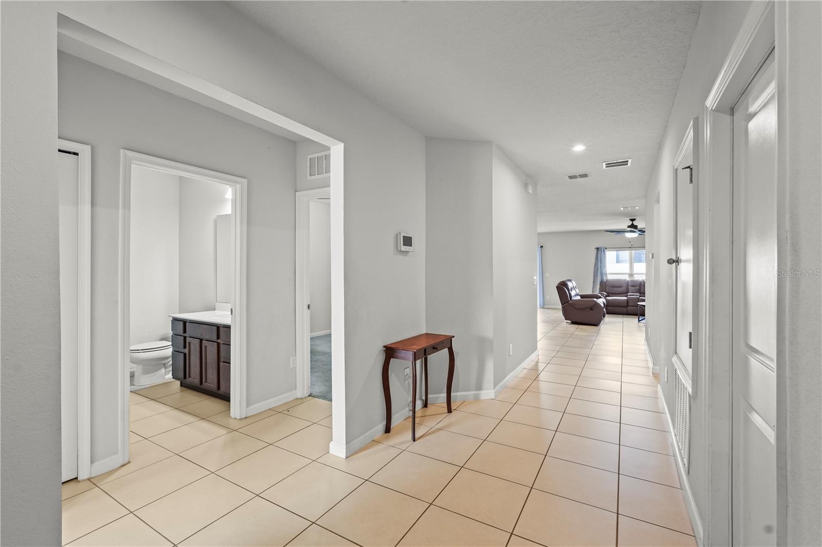Image 4 of 41 For 714 Golden Elm Drive